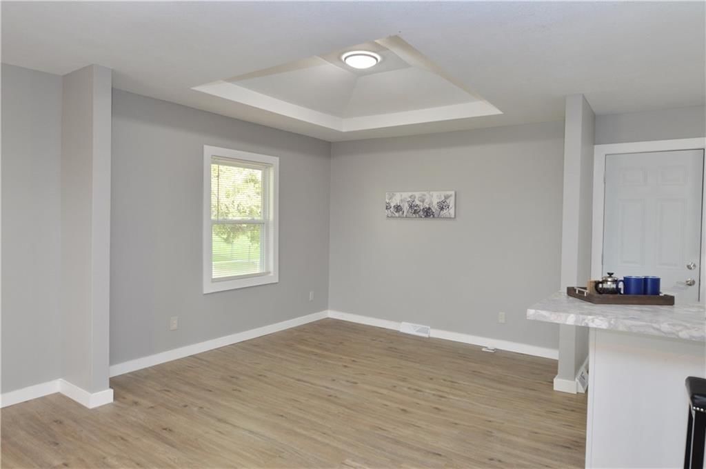 112 E Meadowbrook Lane — photo 11