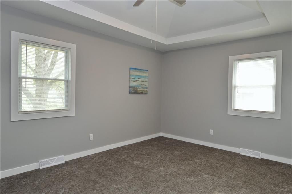 112 E Meadowbrook Lane — photo 17