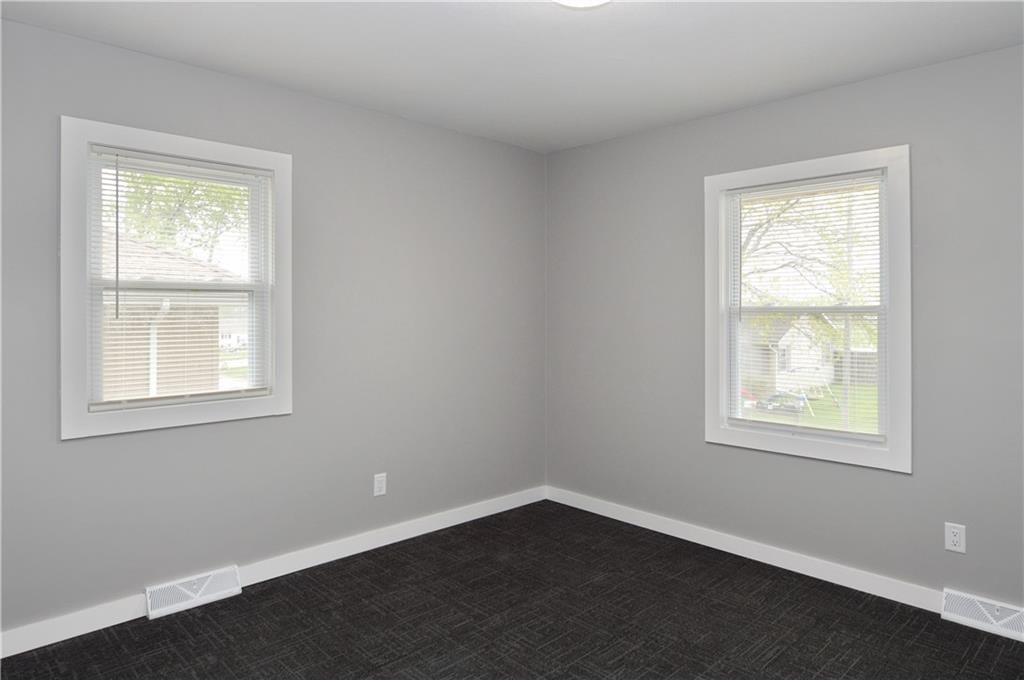 112 E Meadowbrook Lane — photo 24
