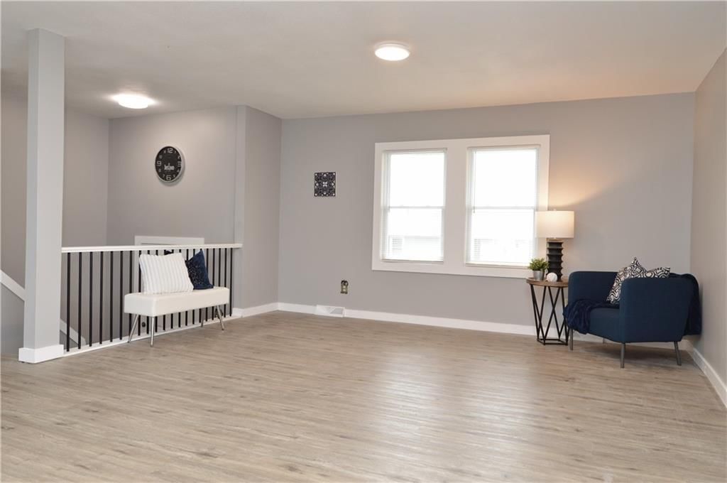 112 E Meadowbrook Lane — photo 8