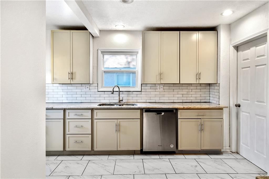 420 E 75th Street — photo 12