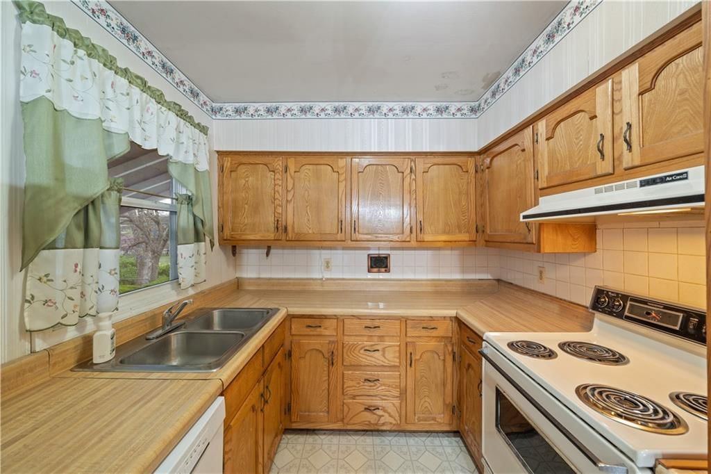 213 SW Yost Avenue — photo 10