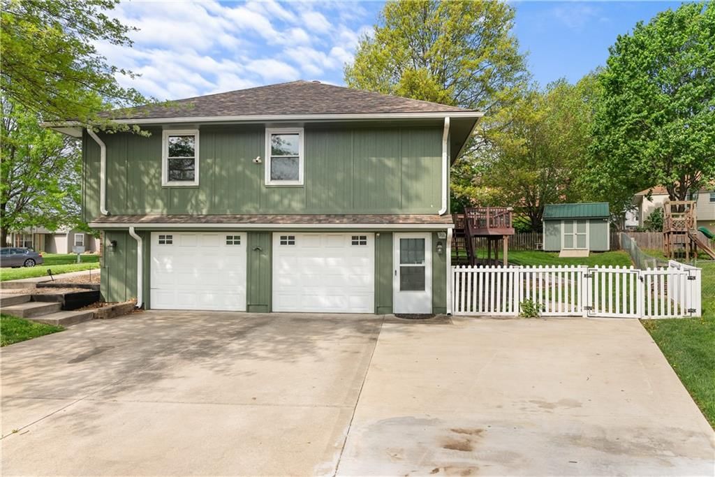 100 NE Brookwood Drive — photo 24