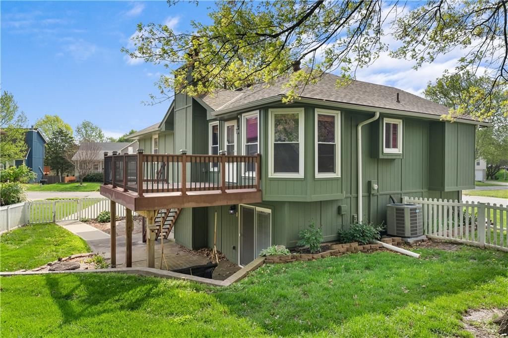 100 NE Brookwood Drive — photo 26