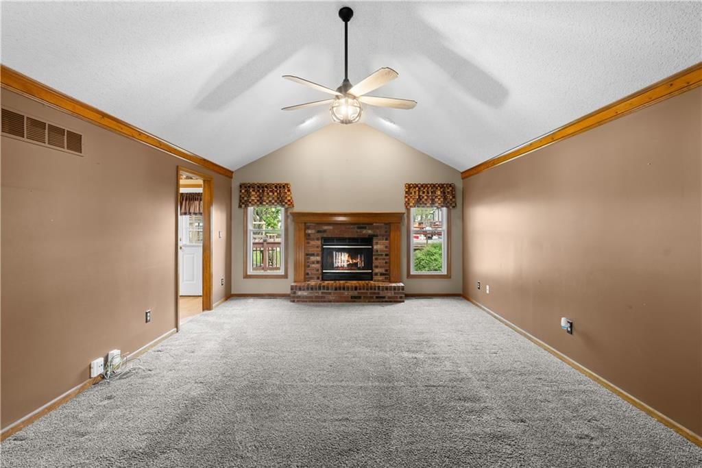 100 NE Brookwood Drive — photo 4
