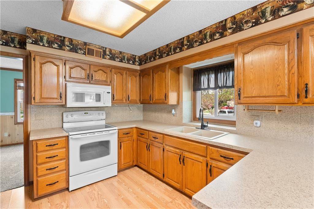 100 NE Brookwood Drive — photo 6