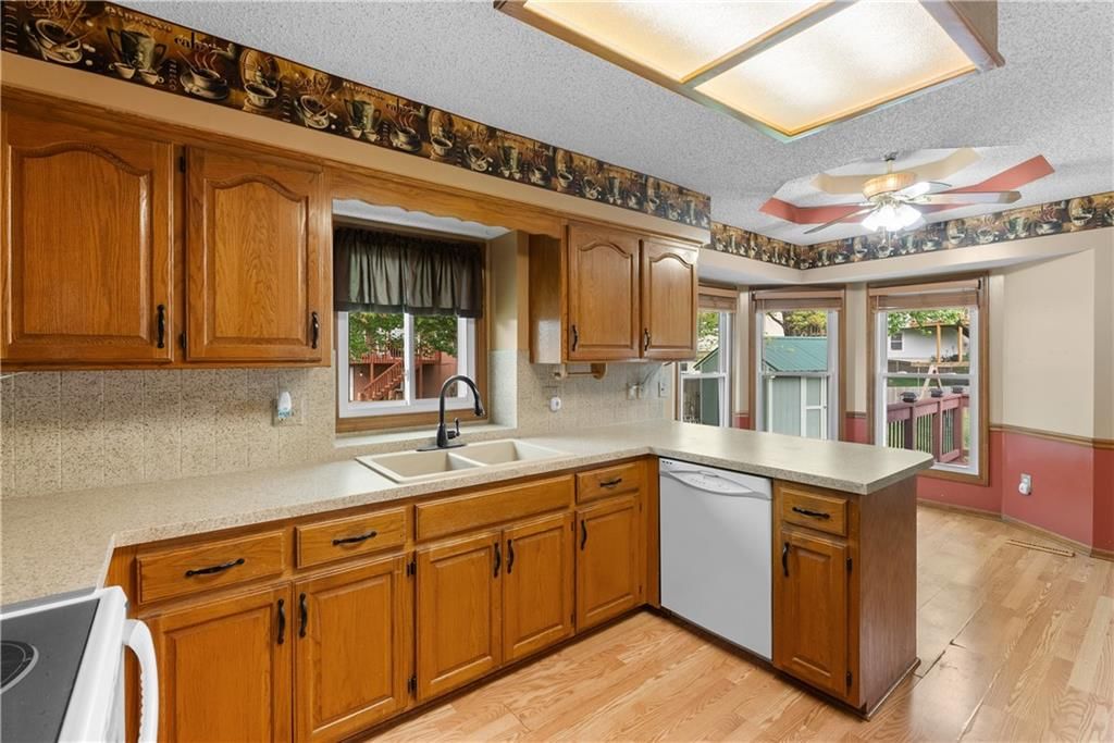 100 NE Brookwood Drive — photo 7