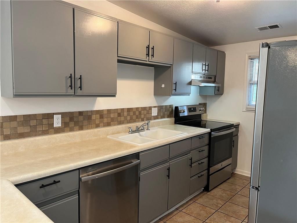 2405 NE 57th Terrace — photo 3
