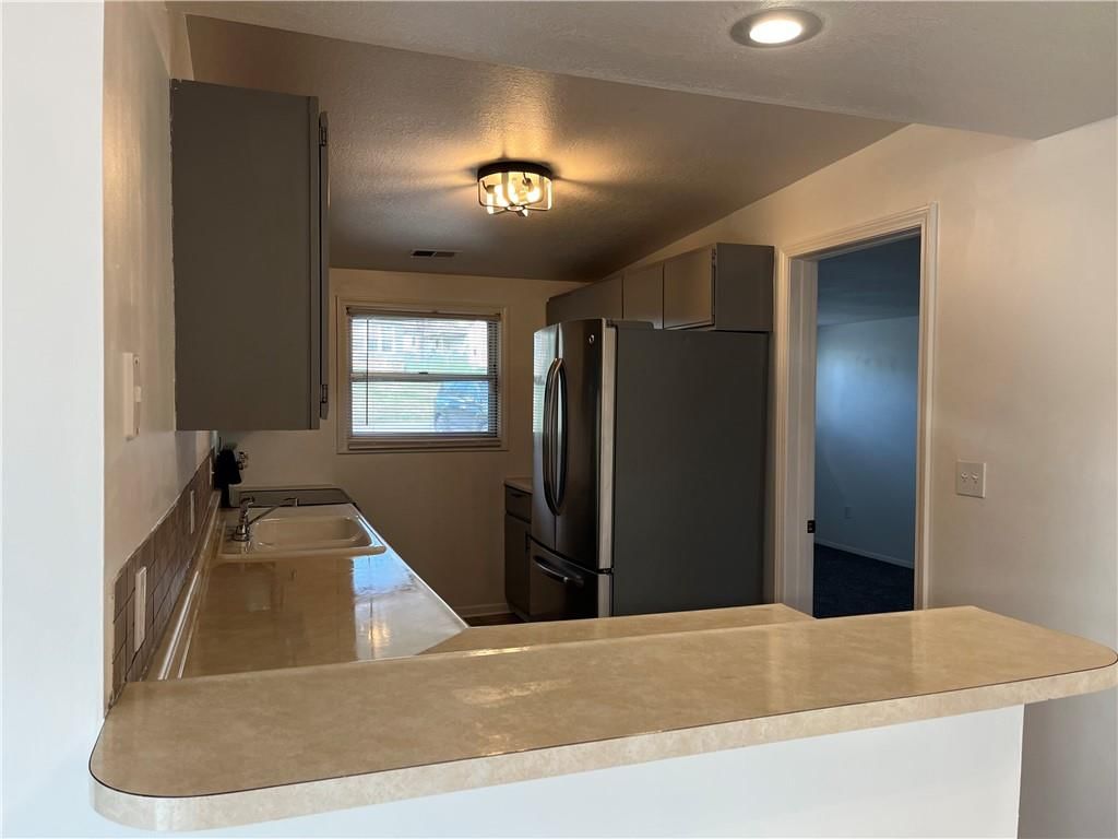 2405 NE 57th Terrace — photo 4