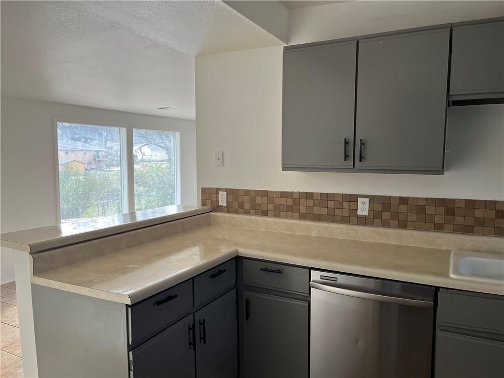 2405 NE 57th Terrace — photo 5