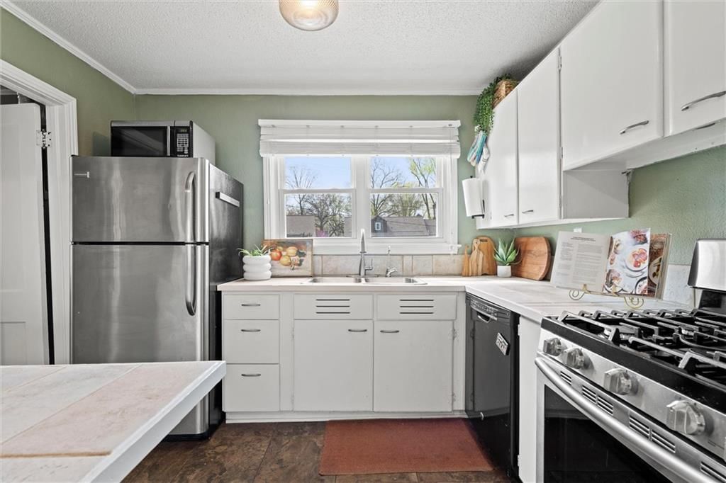 2413 W 79th Street — photo 8