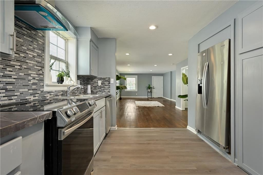 1326 S Spring Street — photo 3