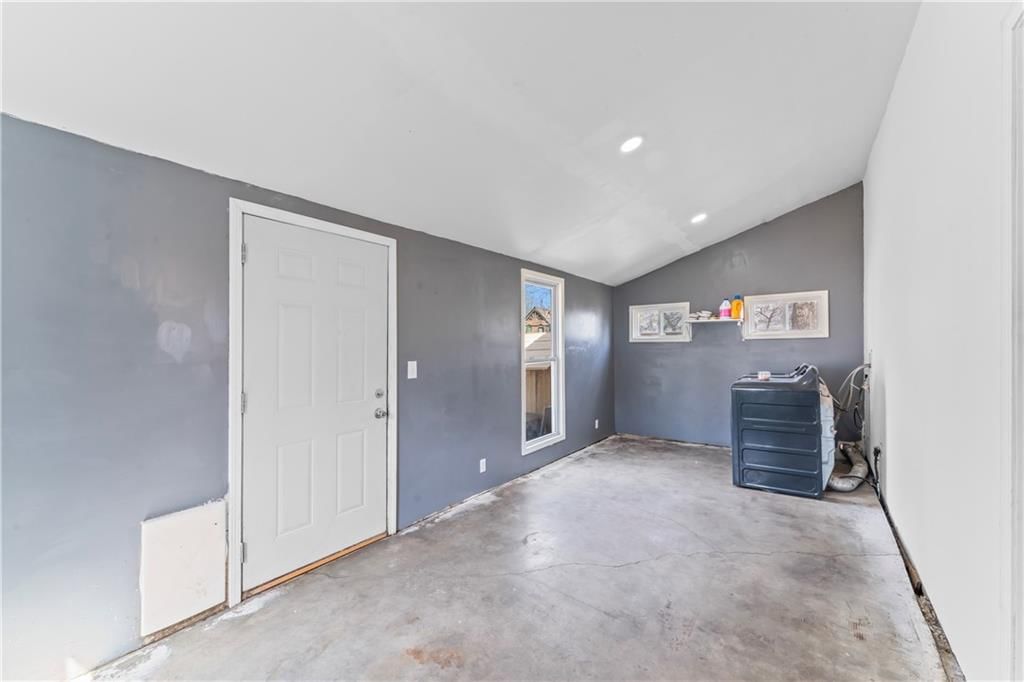 112 E Pacific Avenue — photo 24