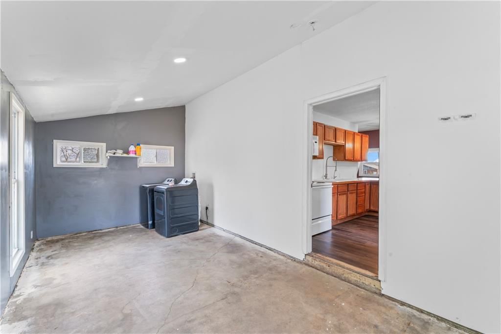 112 E Pacific Avenue — photo 25