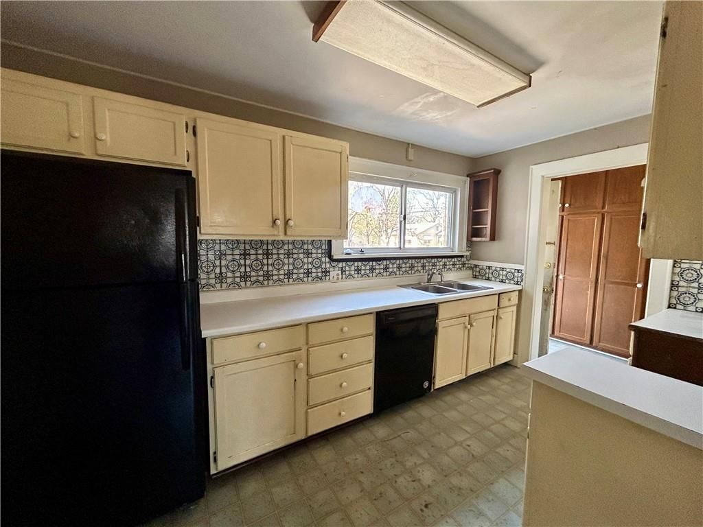 411 N Broadway Street — photo 11