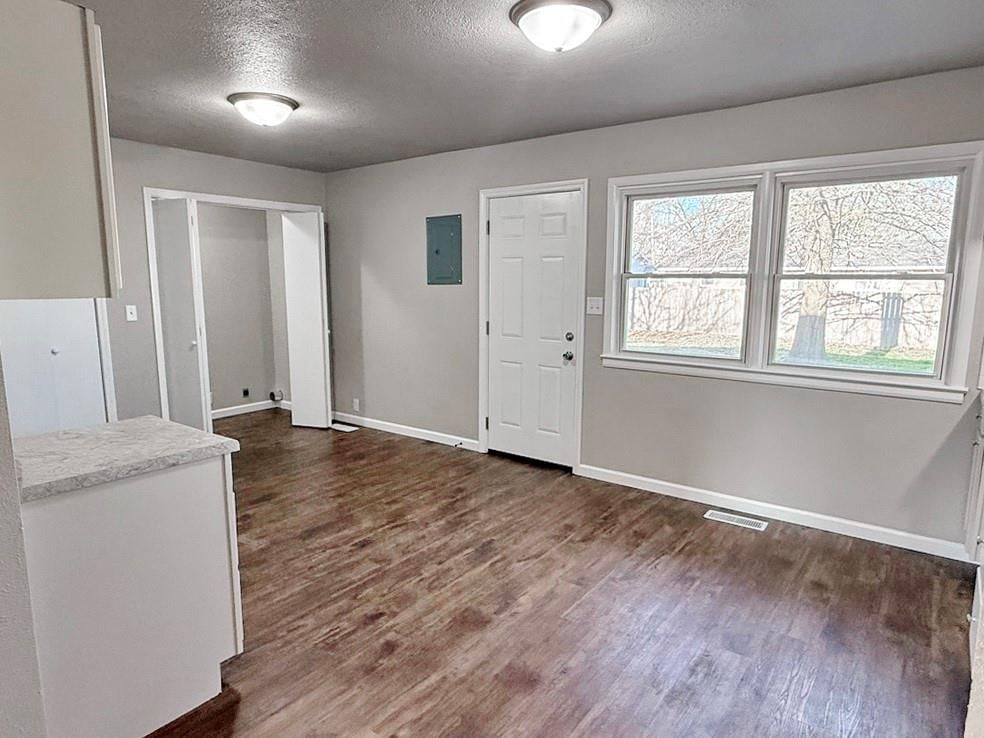 701 S Elm Street — photo 9