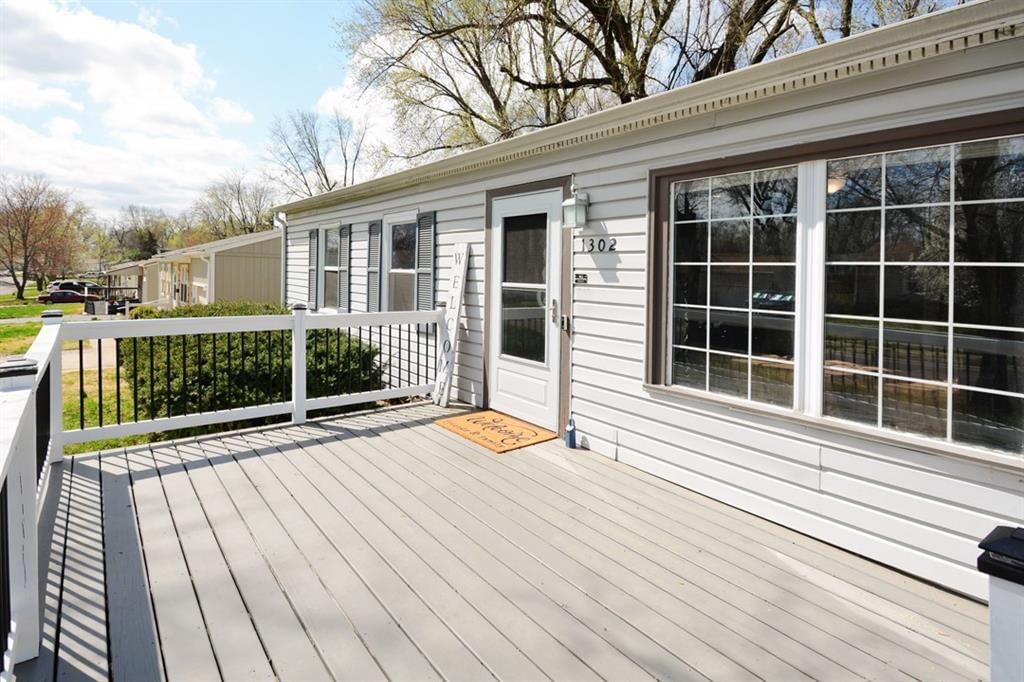 1302 N CEDAR CREST Drive — photo 2