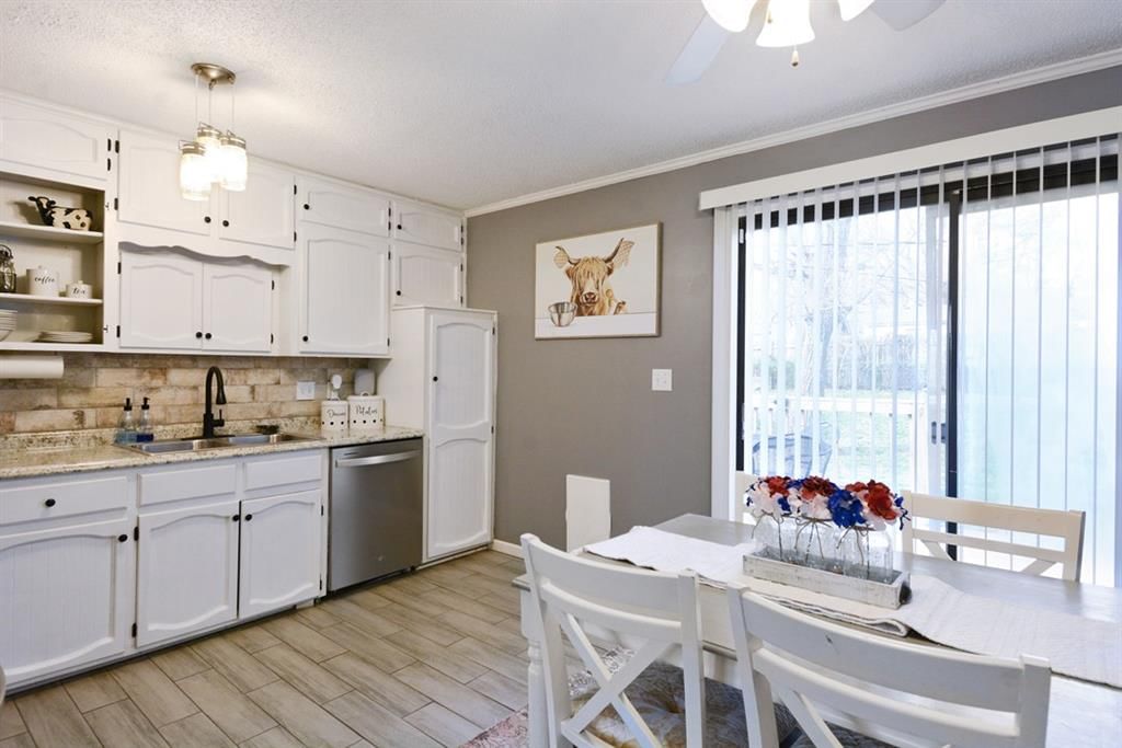 1302 N CEDAR CREST Drive — photo 11