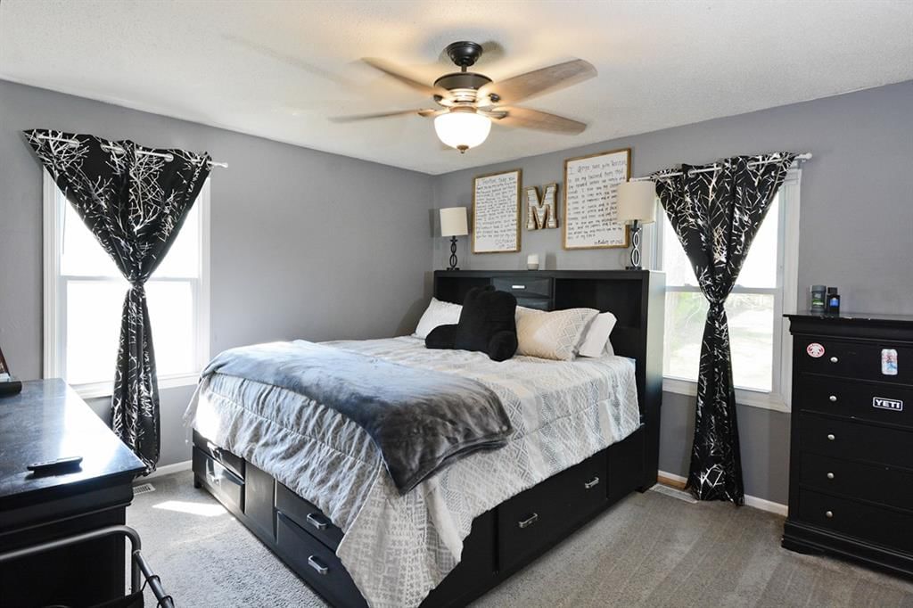 1302 N CEDAR CREST Drive — photo 19