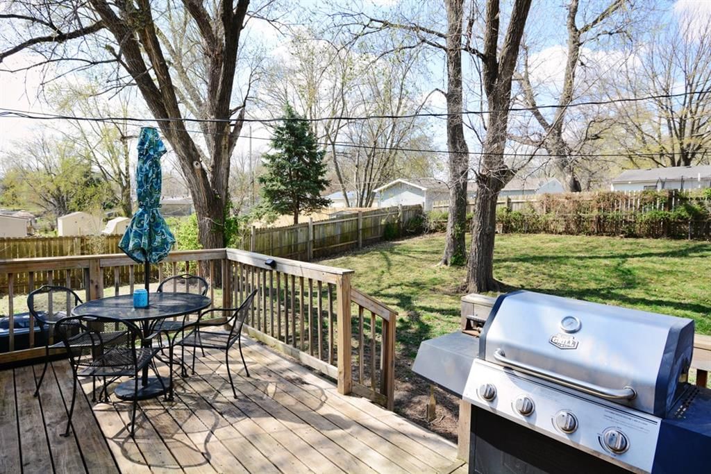 1302 N CEDAR CREST Drive — photo 31