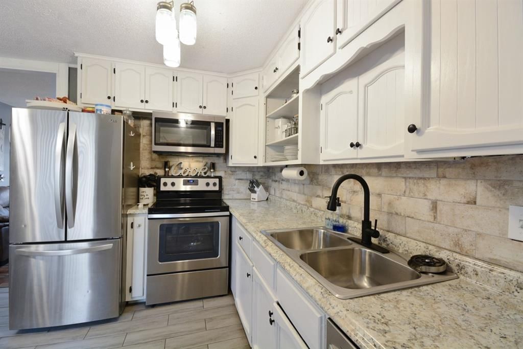 1302 N CEDAR CREST Drive — photo 8