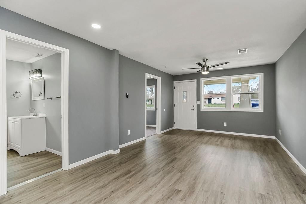 2821 Woodend Avenue — photo 3