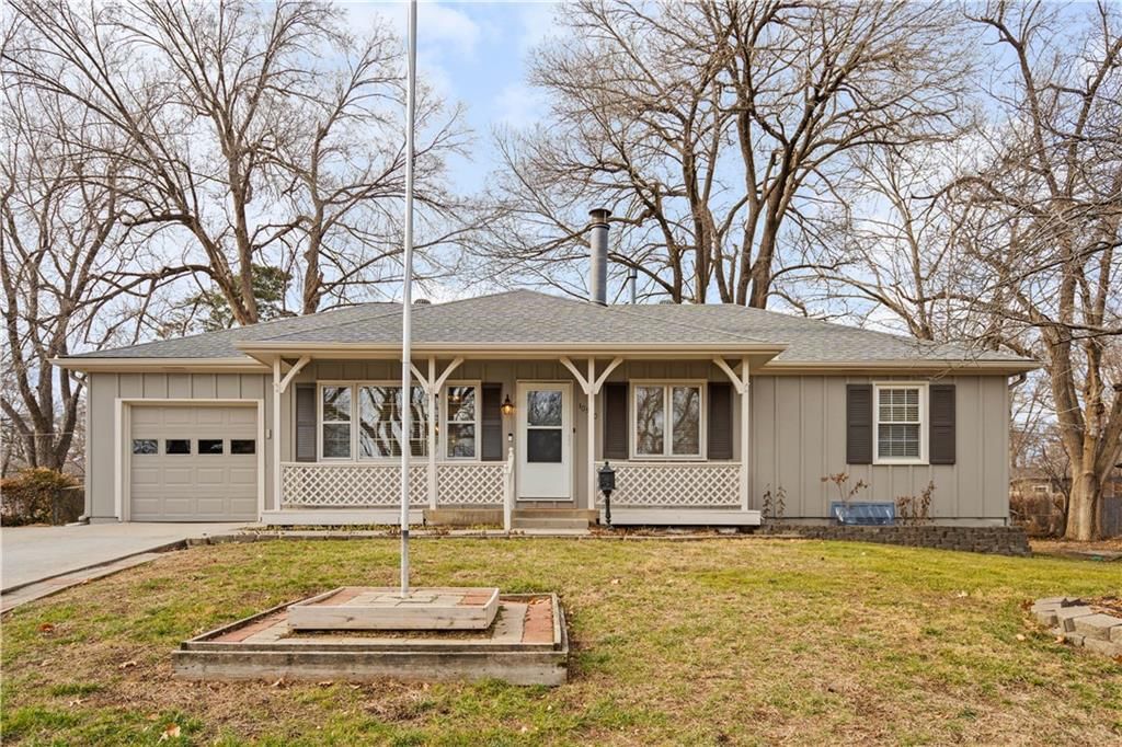 10520 Westbrooke Drive, Overland Park, KS