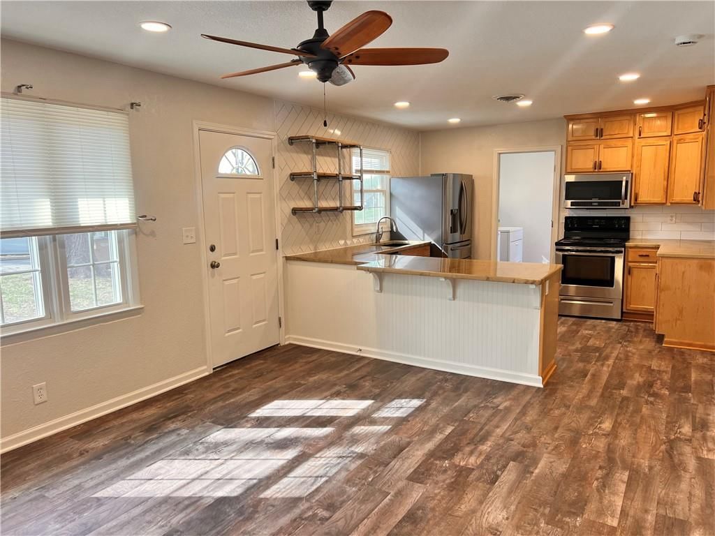 1310 Crowell Street — photo 8