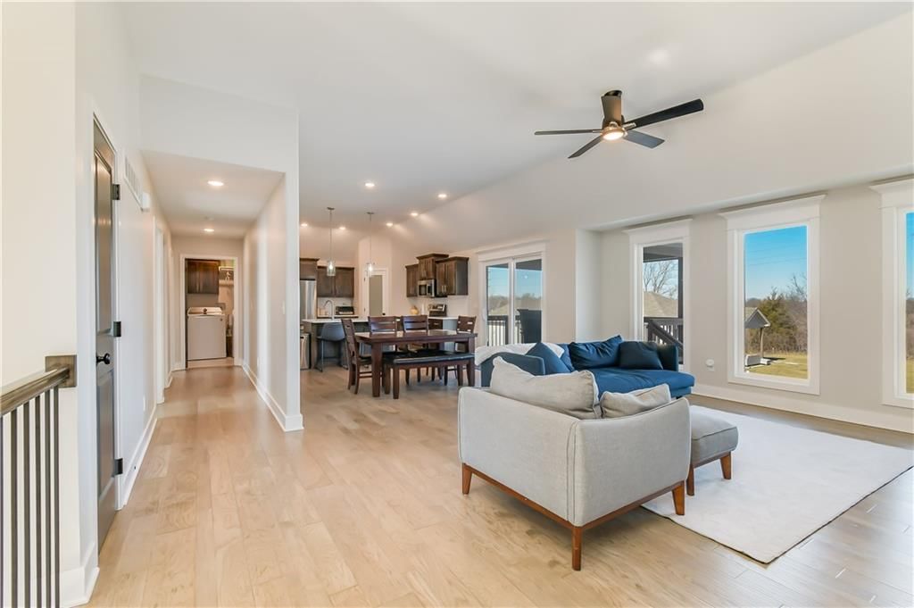 413 SW Nelson Drive — photo 6
