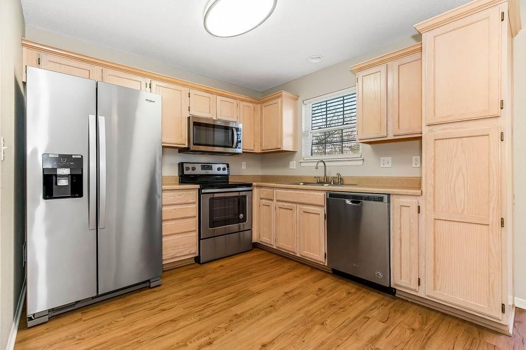 712 SE London Way — photo 11