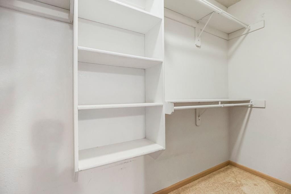 712 SE London Way — photo 24