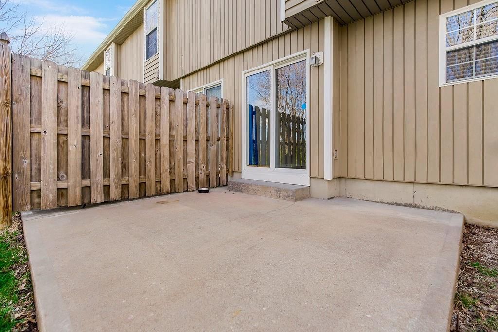 712 SE London Way — photo 29
