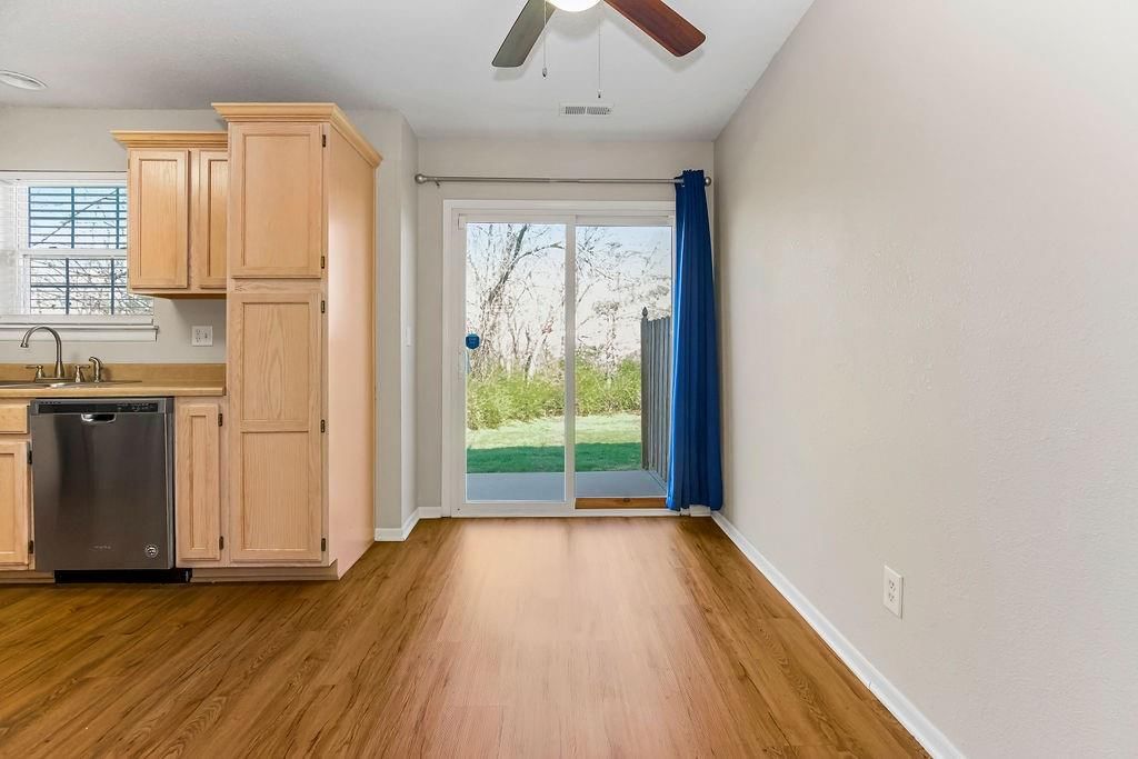 712 SE London Way — photo 9