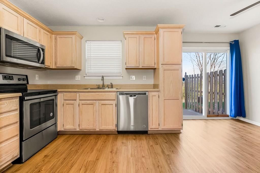 712 SE London Way — photo 10