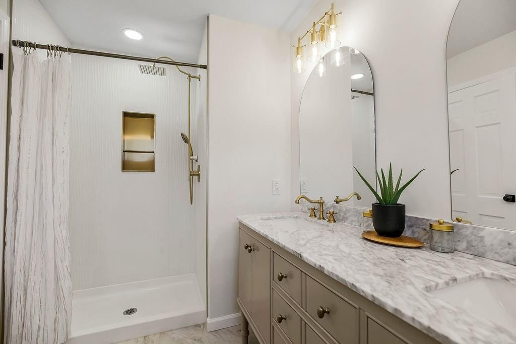 2440 Crysler Avenue S — photo 14