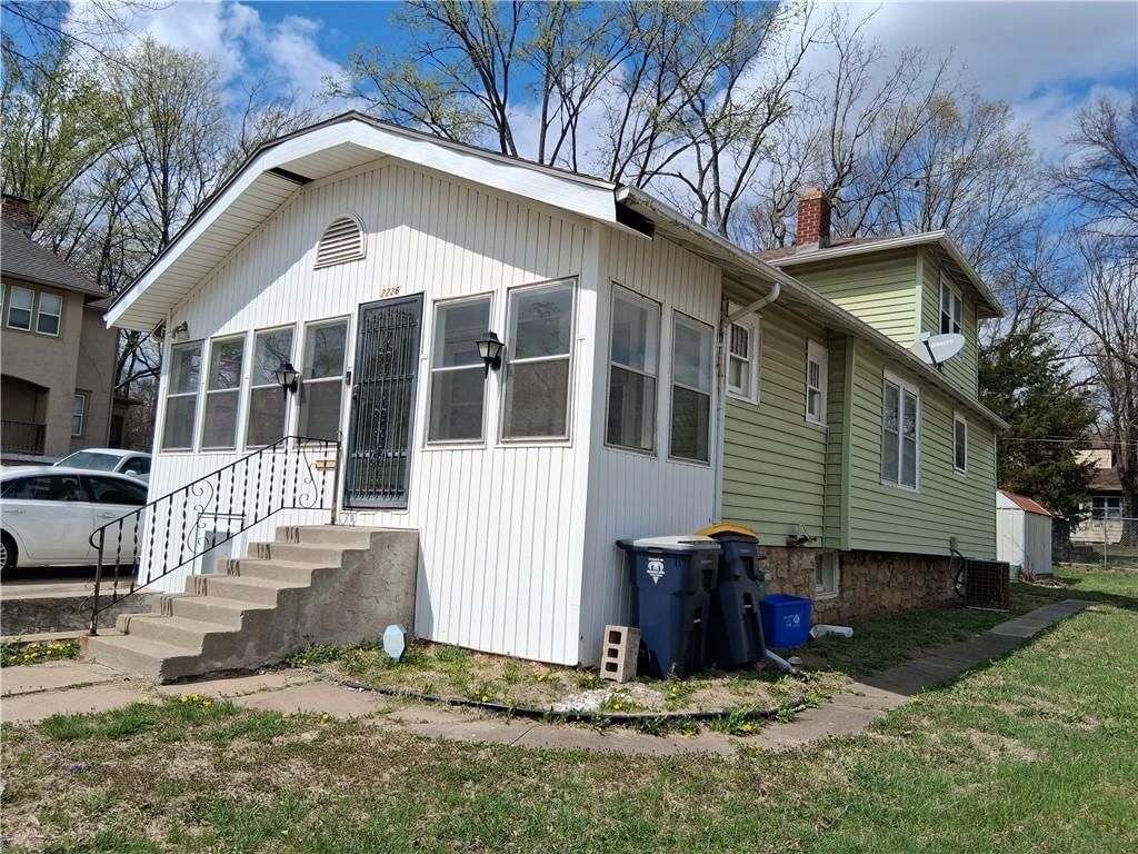 2226 E 70th Terrace — photo 3