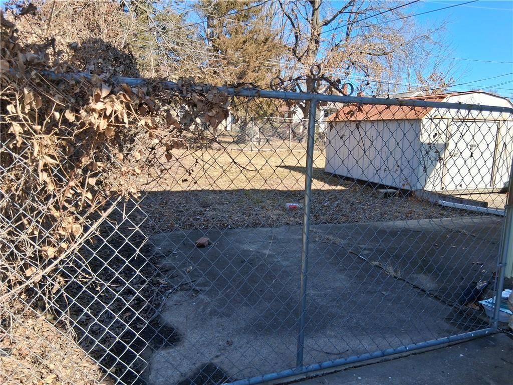 2226 E 70th Terrace — photo 21