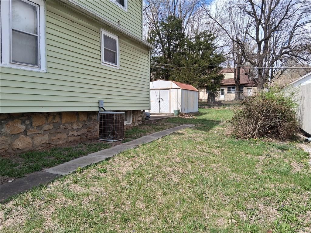 2226 E 70th Terrace — photo 26