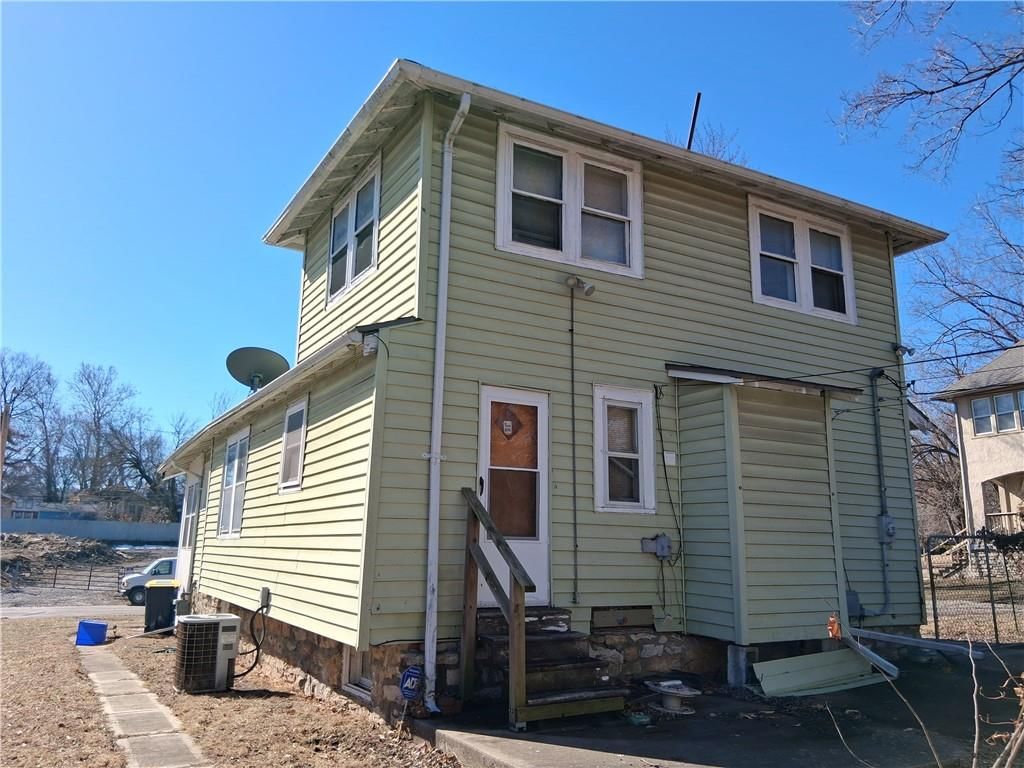 2226 E 70th Terrace — photo 27