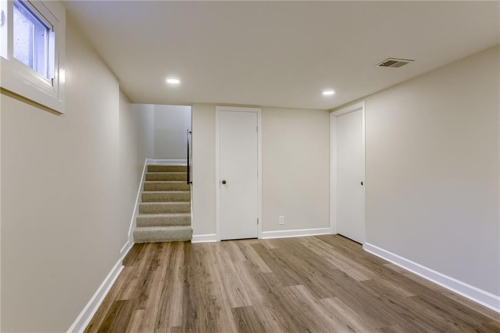 8611 Greenbrier Drive — photo 24