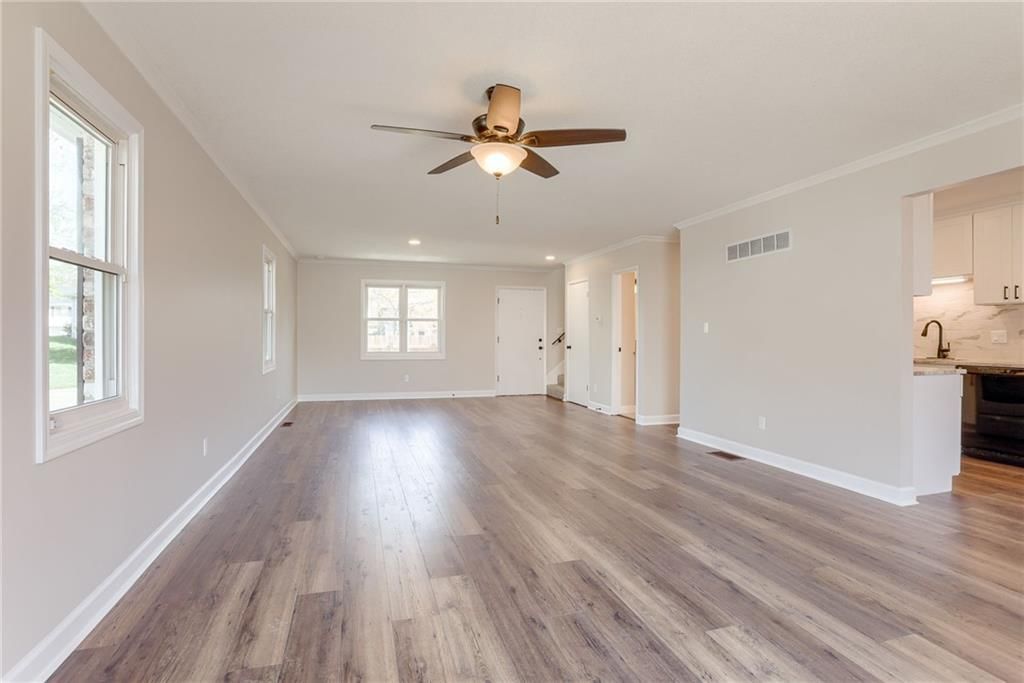 8611 Greenbrier Drive — photo 8