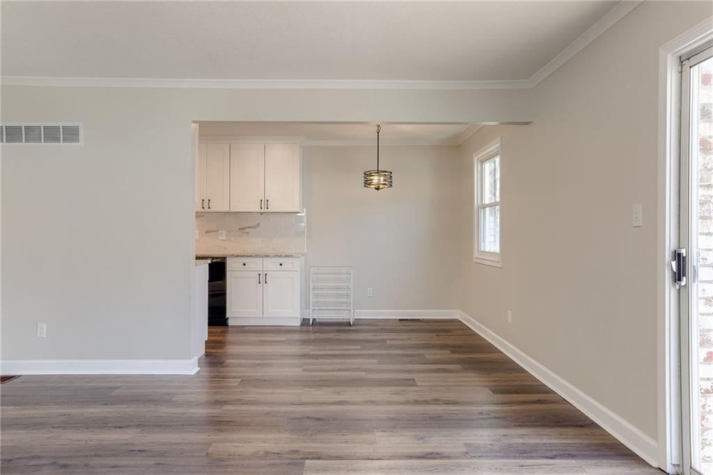 8611 Greenbrier Drive — photo 10