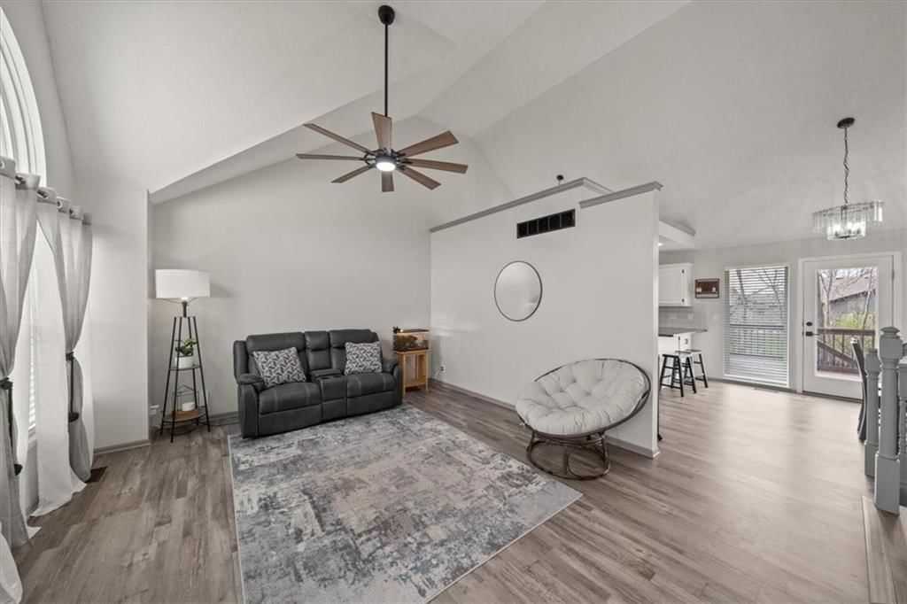 209 E Foxwood Drive — photo 2