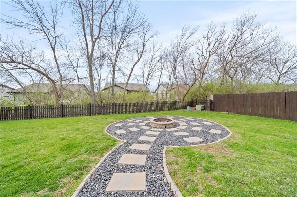 209 E Foxwood Drive — photo 25
