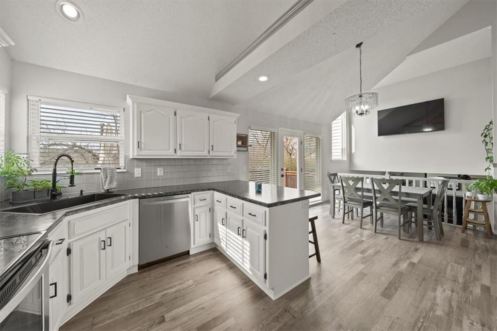 209 E Foxwood Drive — photo 9