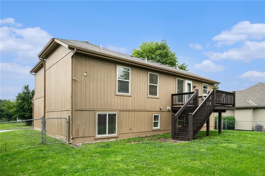 1115 WILTSHIRE Boulevard — photo 32