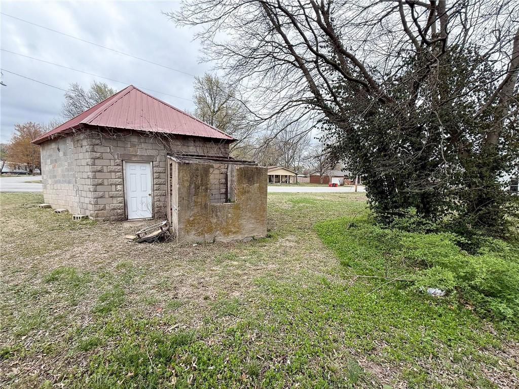 512 W Main Street — photo 3