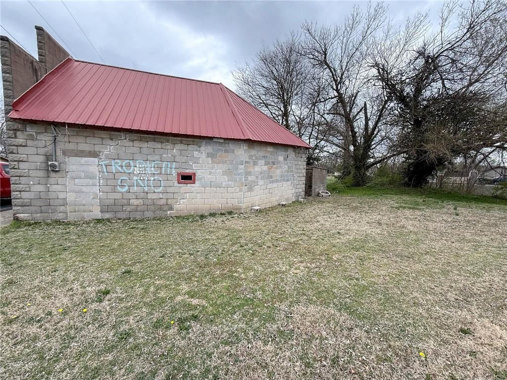 512 W Main Street — photo 4