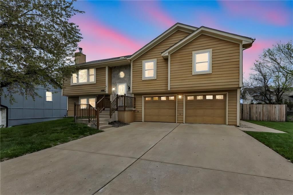 1606 W Pelham Path — photo 2