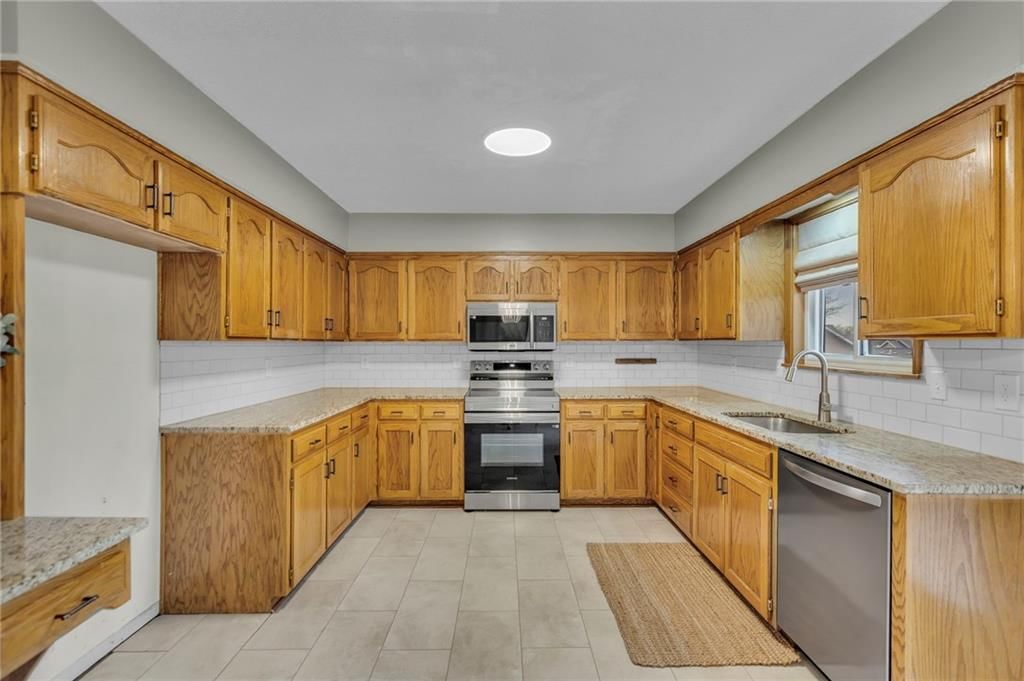 1606 W Pelham Path — photo 13
